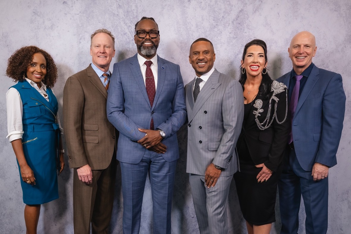 Bernard P. Waller with fellow Maxwell Leadership Certified Team members at the International Maxwell Conference